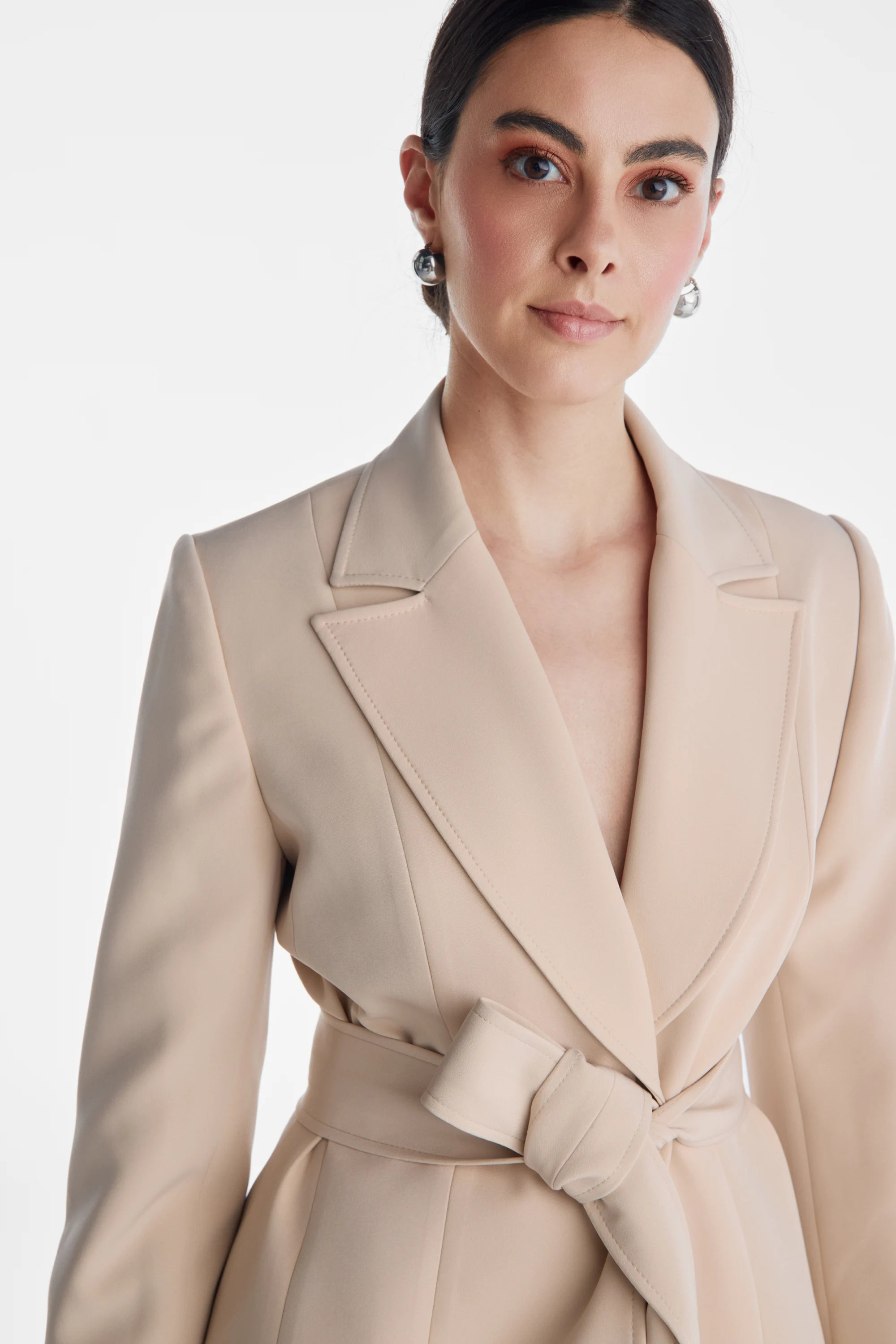 Conjunto de Alta Costura con Blazer y Pantalón Beige Selina