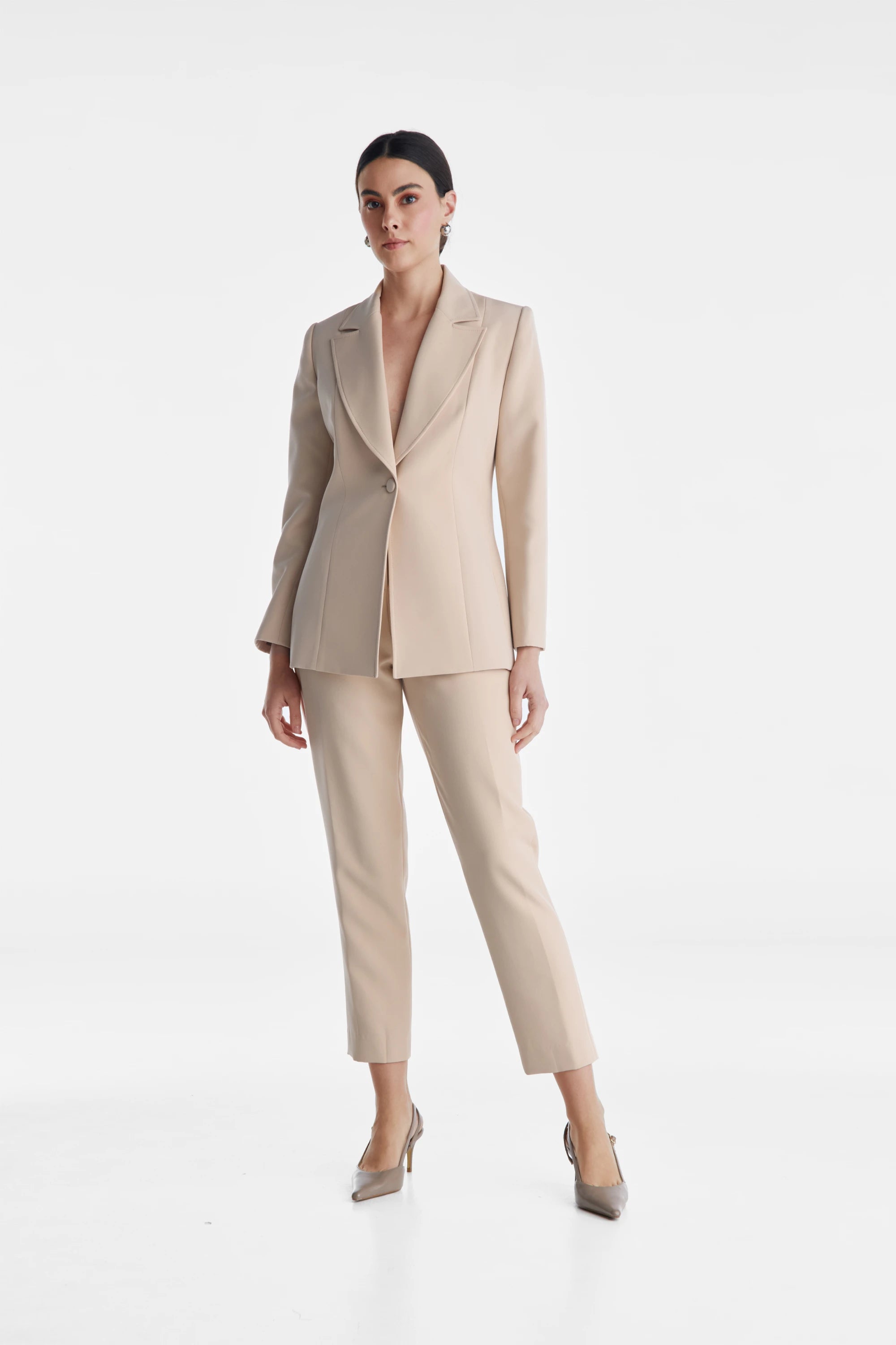 Conjunto de Alta Costura con Blazer y Pantalón Beige Selina