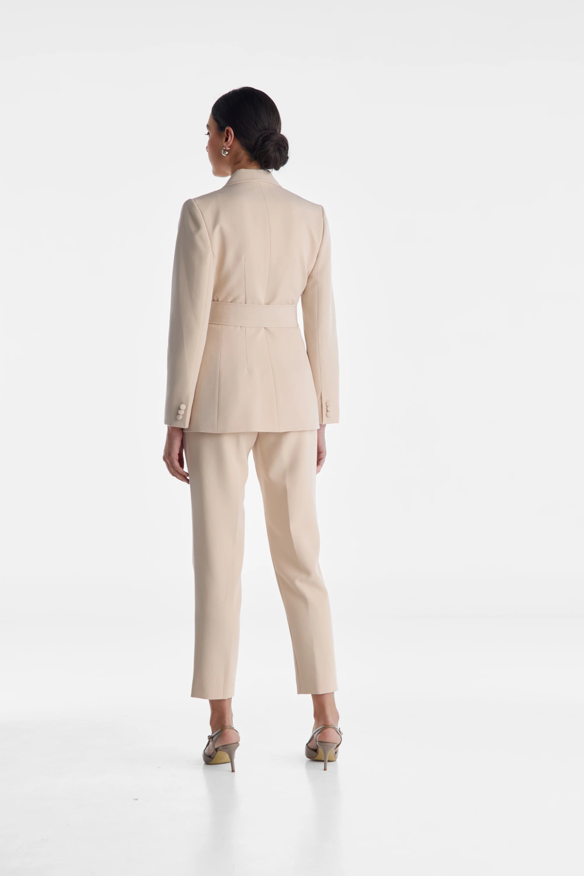 Conjunto de Alta Costura con Blazer y Pantalón Beige Selina